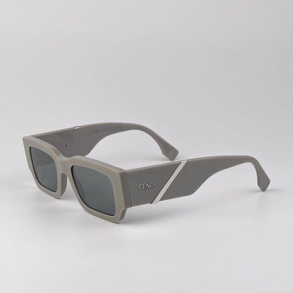 Fendi DIAGONAL Sunglasses – Grey Rectangle Frame Grey Mirror |Model FE40131I 20C - Picture 5 of 9